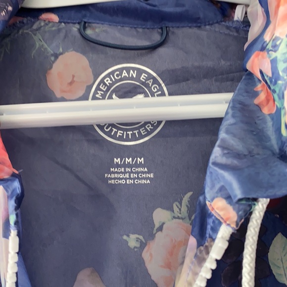 Beautiful rain jacket! - Picture 3 of 3